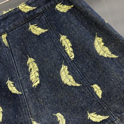 Feather Embroidery Pattern Splice Denim Shorts..