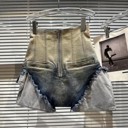 Vintage Streetwear Distressed Burrs Denim Shorts..