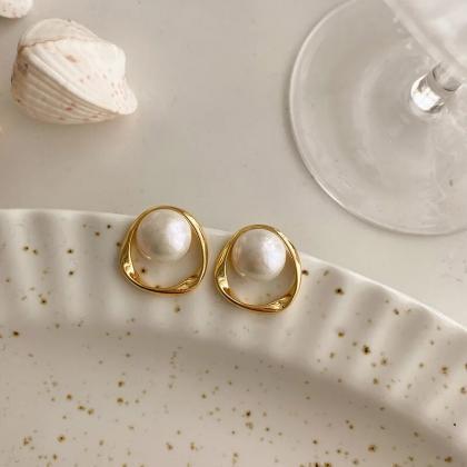 Korean Hollow Imitation Pearl Stud Earrings Gold..
