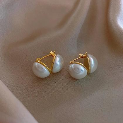 Stereo Ball Pearl Stud Earrings For Women Fashion..