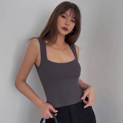 Women's Fitted Sleeveless Scoop Neck..