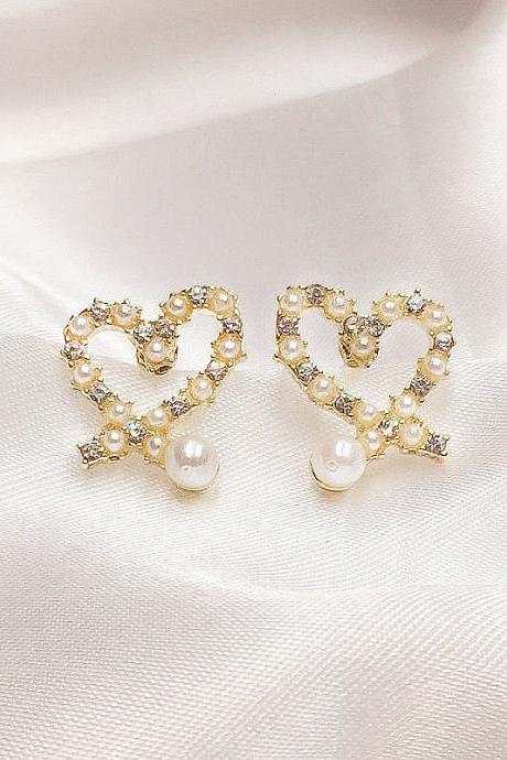 Korean New Pearl Heart Stud Earrings for Women Mini Crystal Asymmetrical Girls Small Earrings Simple Cute Ear Accessories